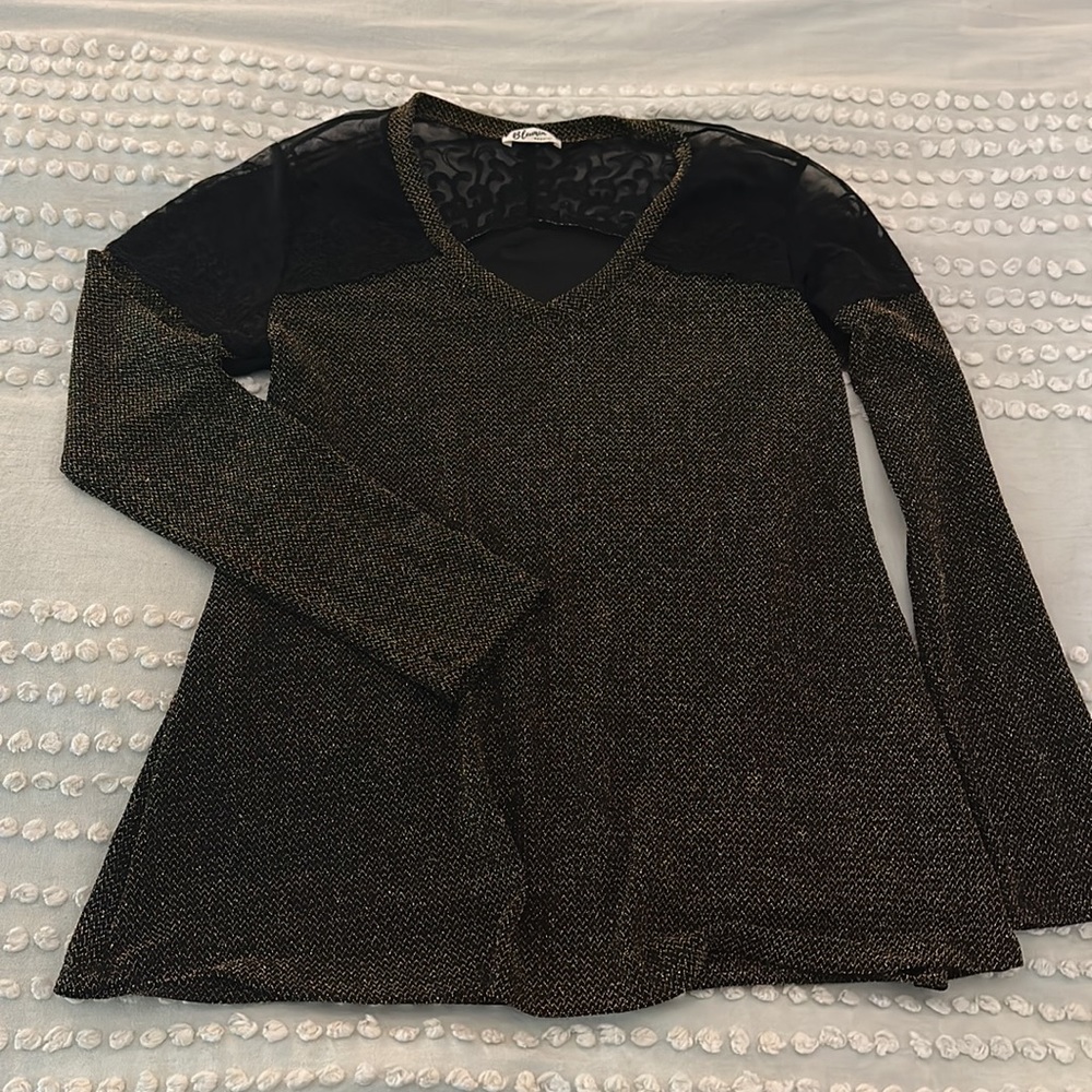 Women’s Bronze and black lace top. Never worn. Perfect condition. Size medium